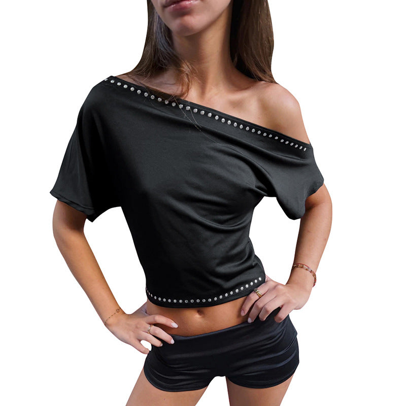 Damen asymmetrisches Crop-Top mit weich fließendem Stoff und dekorativem Nietenbesatz Drune