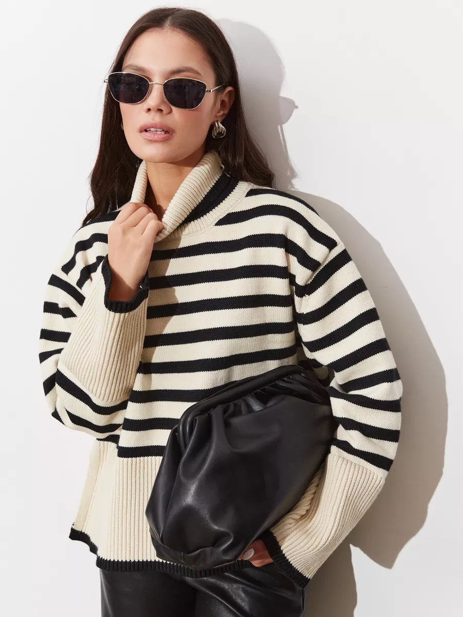 Damen Gemütlicher Rollkragenpullover mit klassischen Streifen und modischen Details Drune
