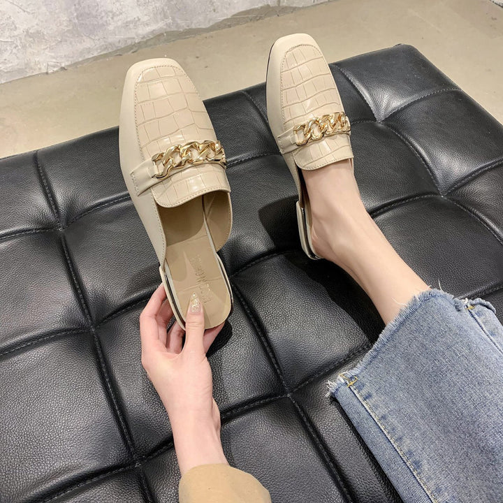 Damen Mules mit hochwertiger Kroko-Prägung und modischer Kettenapplikation Drune