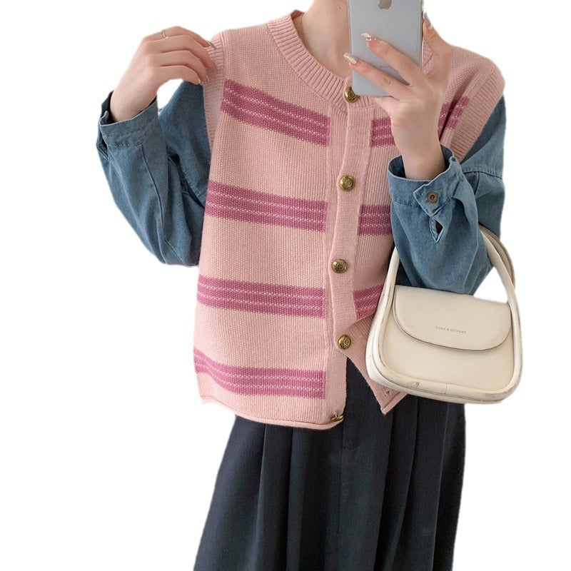 Damen Strickjacke mit auffälligem Streifenmuster und dekorativen Knöpfen Drune