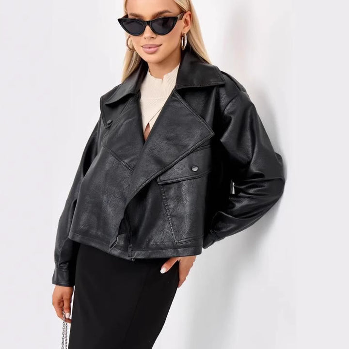 Damen Cropped Bikerjacke aus Kunstleder mit oversized Schnitt und strukturierten Details Drune