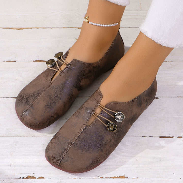 Damen nan bequeme flache Slipper Vintageoptik mit Zierknöpfen und elastischer Schnürung Drune