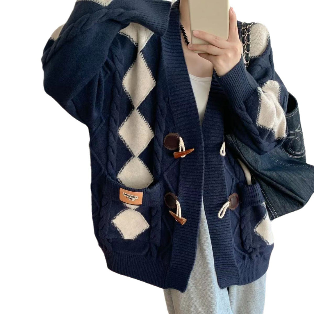 Damen Grob gestrickter Cardigan mit romantischem Rautenmuster und dekorativen Holzknöpfen Drune