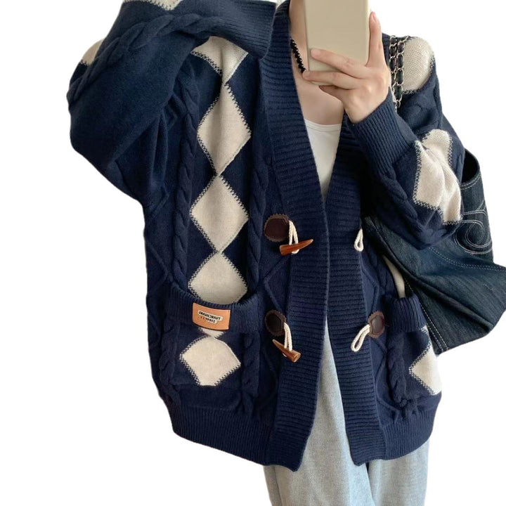 Damen Grob gestrickter Cardigan mit romantischem Rautenmuster und dekorativen Holzknöpfen Drune