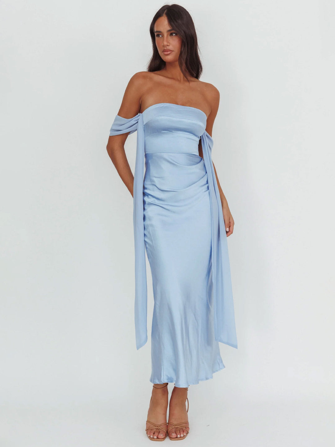 Damen Abendkleid mit schulterfreiem Design und fließendem SatinDrune