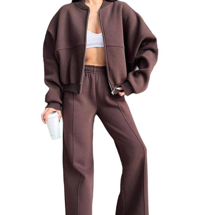 Damen Freizeitlook mit lässiger Zip-Jacke und weit geschnittener Hose Drune