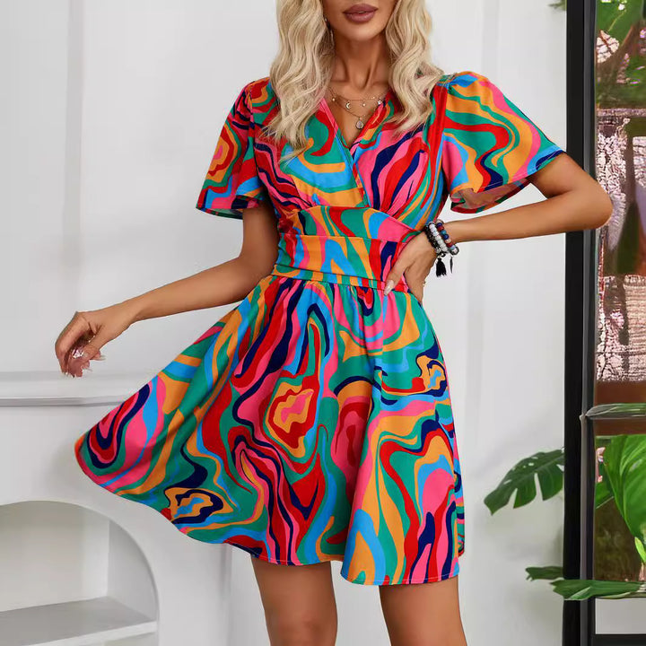 Damen Kurzarmkleid mit farbenfrohem Wellenmuster und taillierter Silhouette Drune