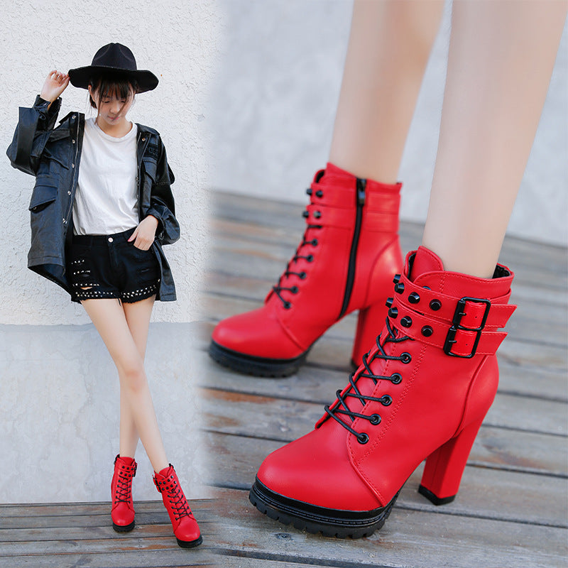 Damen Stiefeletten mit modischem Riemen und robustem Profilsohle Drune