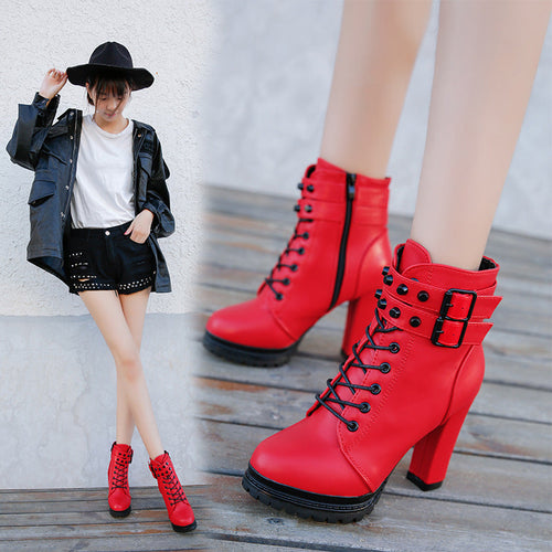 Damen Stiefeletten mit modischem Riemen und robustem Profilsohle Drune