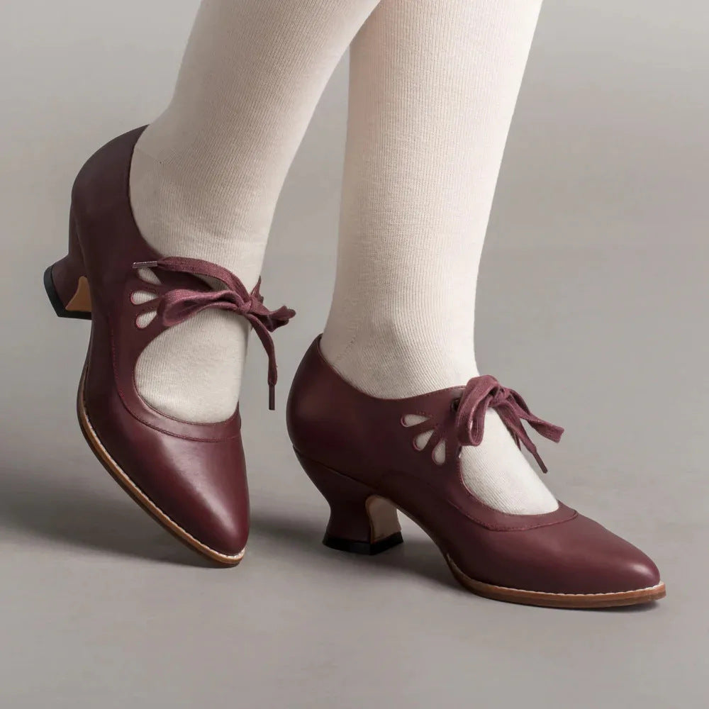 Damen nan Vintage-inspirierte Mary-Jane Pumps mit geschwungenem Mittelhochabsatz und Zierlochung Drune