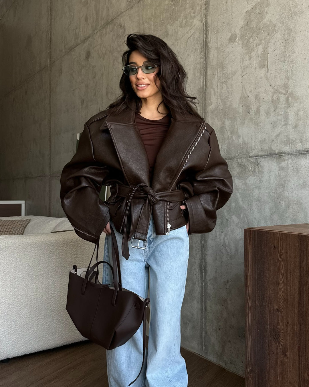 Damen elegante Kunstlederjacke mit Gürtel und übergroßen Ärmeln Drune