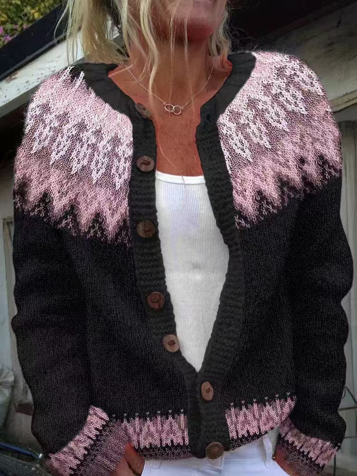 Damen nan gemusterte Strickjacke mit Rundpasse, Holzknöpfen und Eingrifftaschen Drune