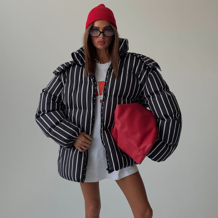 Damen gestreifte Daunenjacke mit hohem Kragen und voluminösem Schnitt Drune