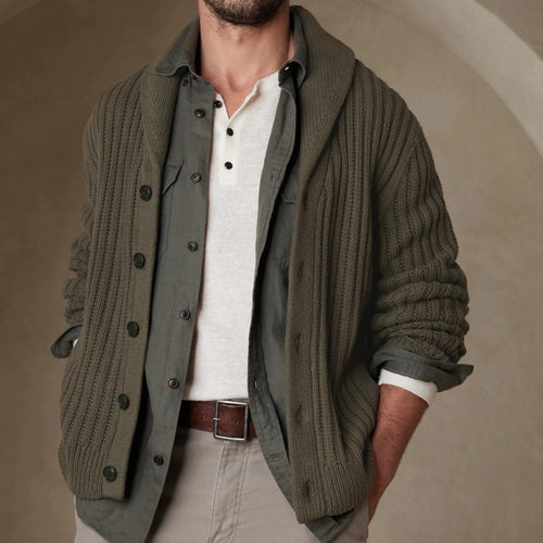 Herren Strickjacke mit modernen Zopfmuster und klassischem Umlegekragen Drune