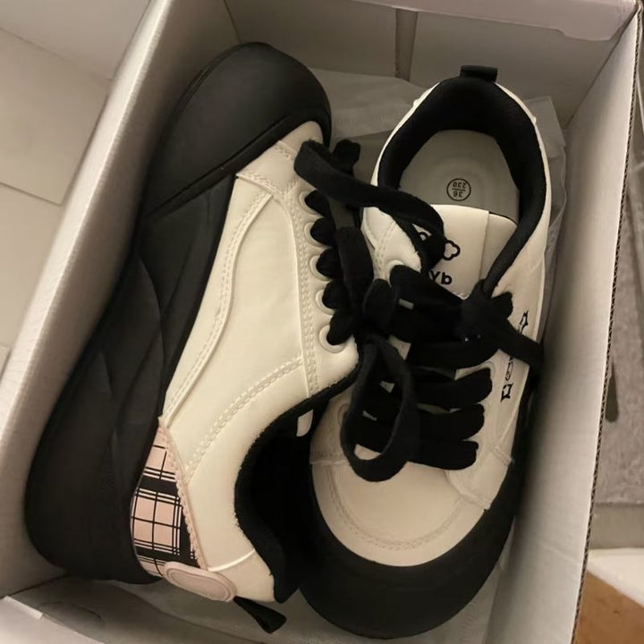 Damen Hochfront Sneaker mit trendigem Plateau und Sternen-Applikationen Drune