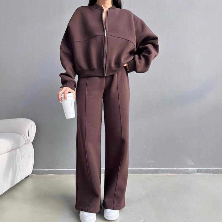 Damen Freizeitlook mit lässiger Zip-Jacke und weit geschnittener Hose Drune