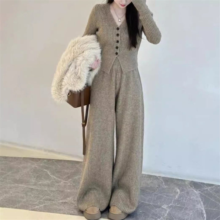 Damen Strickanzug mit V-Ausschnitt und Knopfdetails Drune