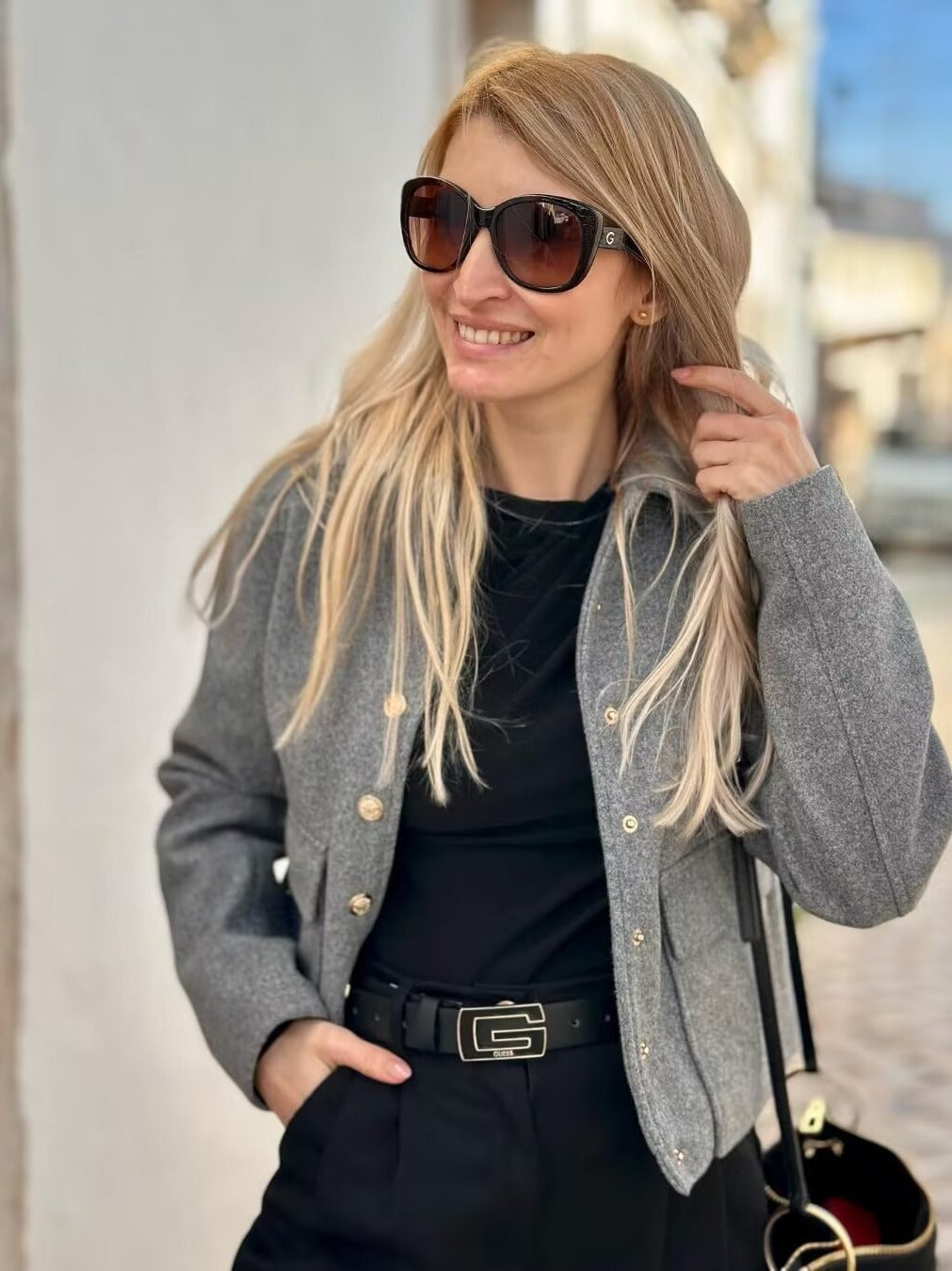Damen modische Kurzjacke mit praktischen Taschen und goldenen Knöpfen Drune