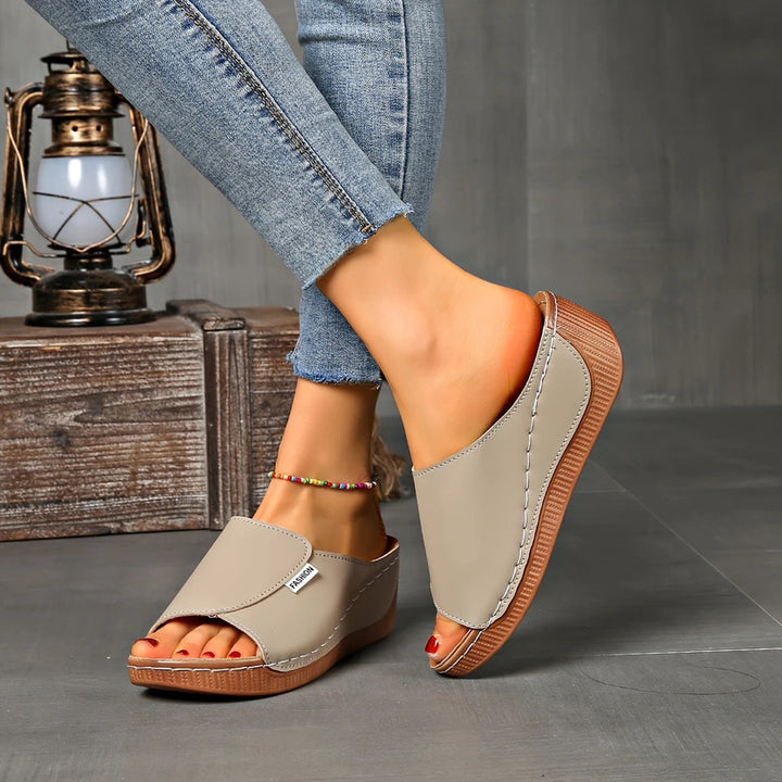 Damen nan anatomisch geformte Schlupf-Sandale mit ergonomischer Keilsohle und genähter Randnaht Drune