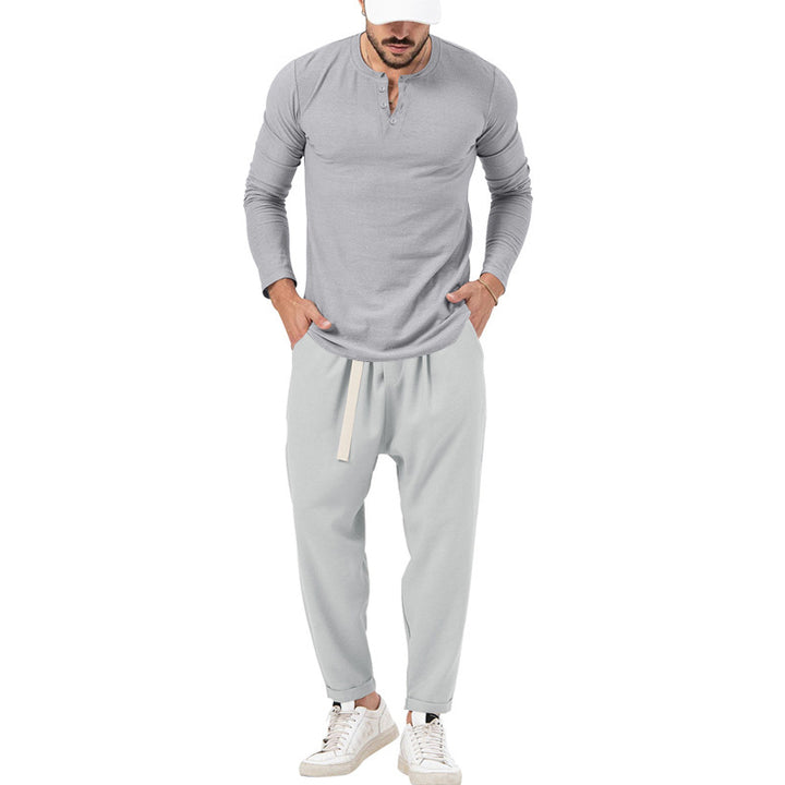 Herren lässiges Langarm-Henley-Shirt kombiniert mit eleganter Jogginghose Drune