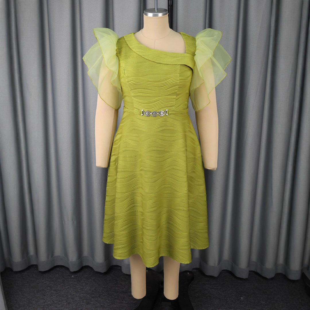 Damen Midi-Kleid mit innovativem Rüschendesign und eleganten Applikationen Drune