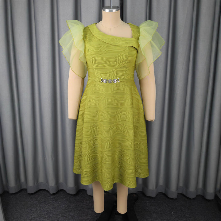 Damen Midi-Kleid mit innovativem Rüschendesign und eleganten Applikationen Drune