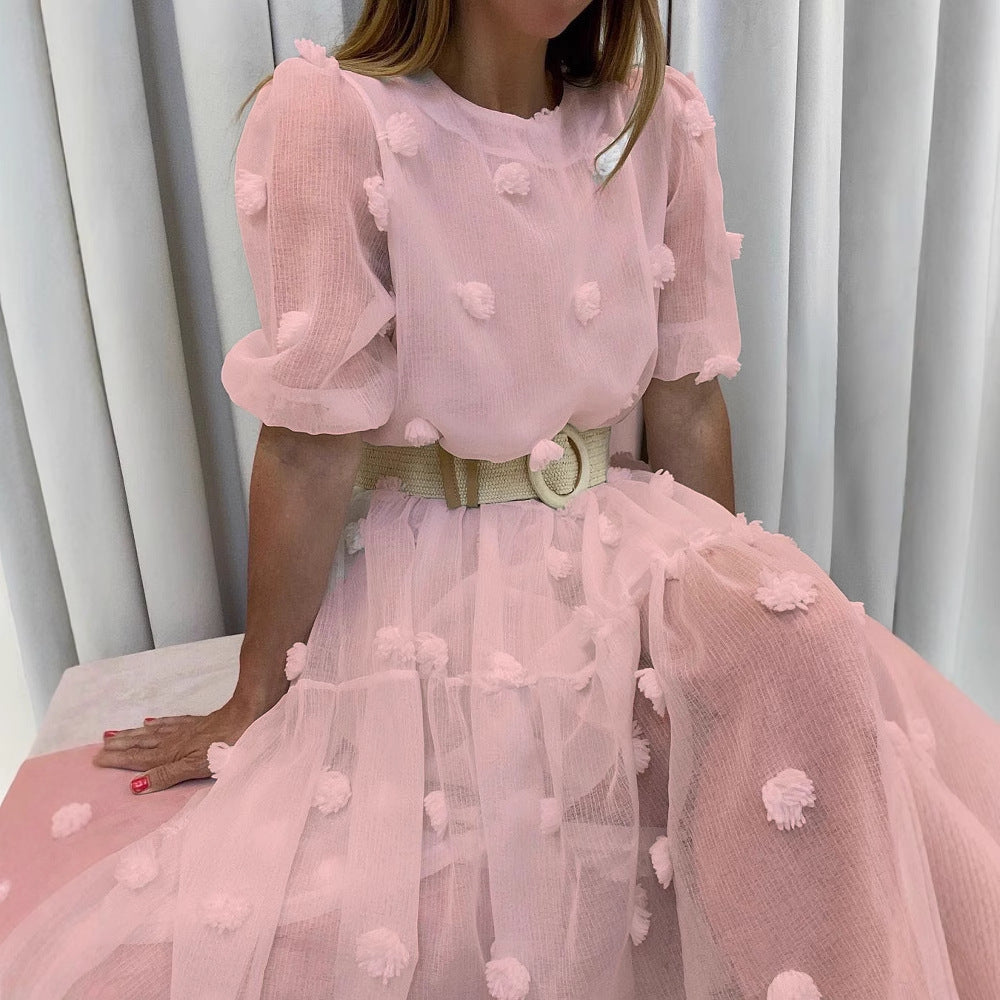 Damen Kleid mit volumetrischen Puffärmeln und dekorativen Fransen Drune