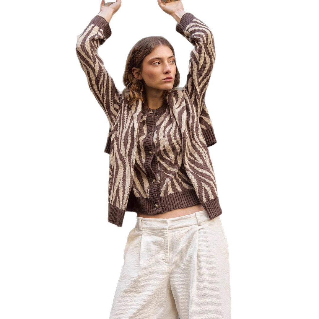 Damen Strickjacke mit elegantem Zebradesign und Knopfdetails Drune