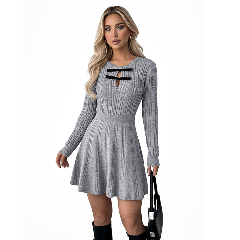 Damen Strickkleid mit eleganter Raffung und modernem Ausschnitt Drune