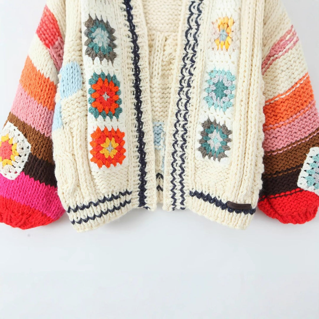 Damen modische Strickjacke mit bunten Häkelmotiven Drune