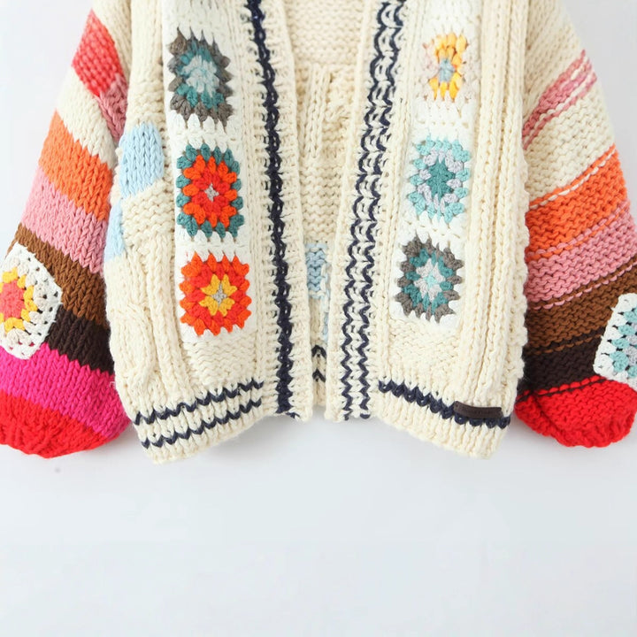 Damen modische Strickjacke mit bunten Häkelmotiven Drune