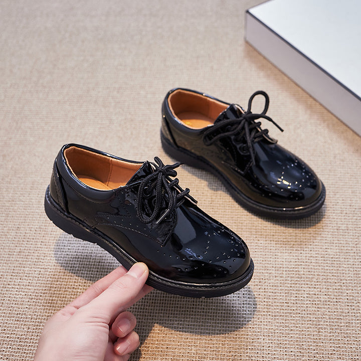 Damen Klassische Lacklederschuhe mit perforierten Details Drune