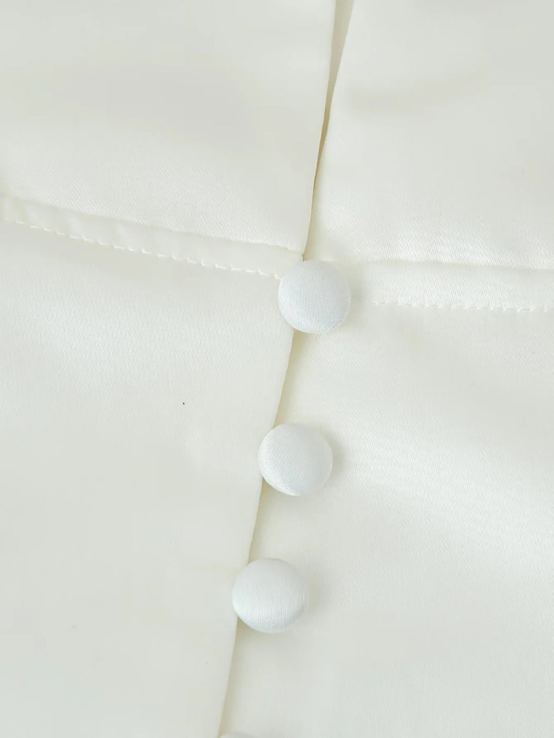 Damen taillierte Bluse mit modernen Knopfdetails und Stehkragen Drune