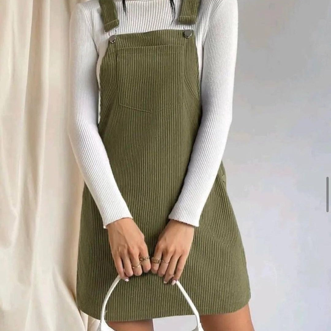 Damen Latzkleid aus Cord mit Knopfdetails Drune