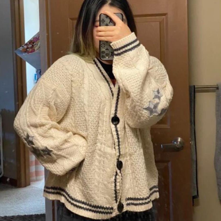 Damen Grobstrickjacke mit Sternen-Details und dekorativen Knöpfen Drune
