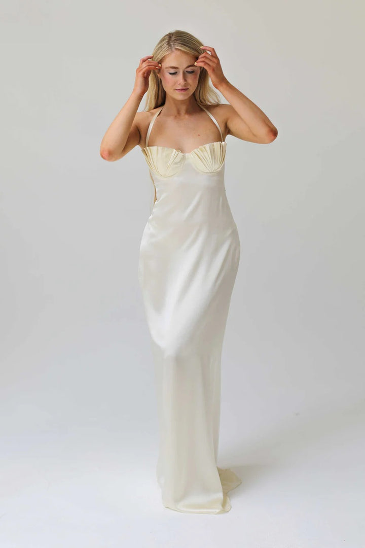 Damen Abendkleid mit tailliertem Oberteil und raffinierten Falten Drune