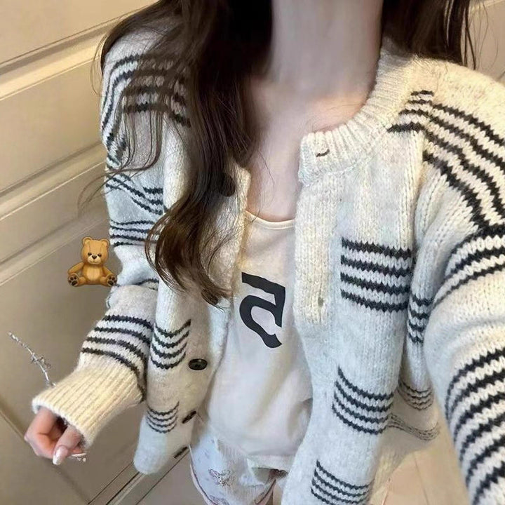 Damen Gemusterte Strickjacke mit modischen Knopfdetails Drune