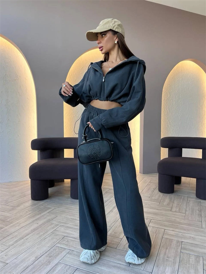 Damen Cropped Hoodie und weite Sweatpants Kombi Drune