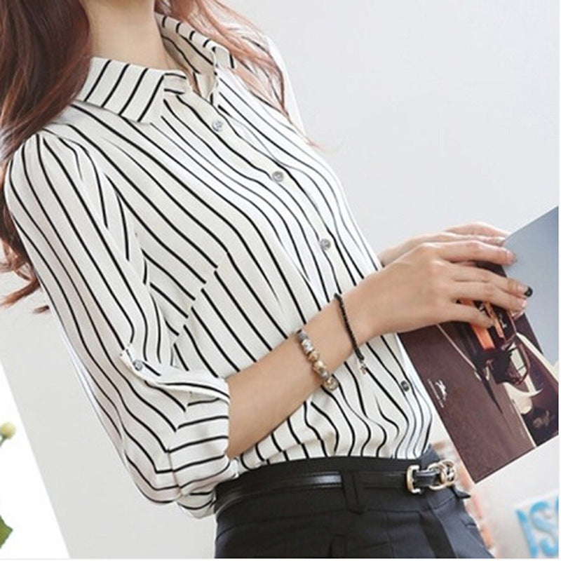 Damen Bluse mit modernen Streifen und praktischen Knopfdetails Drune