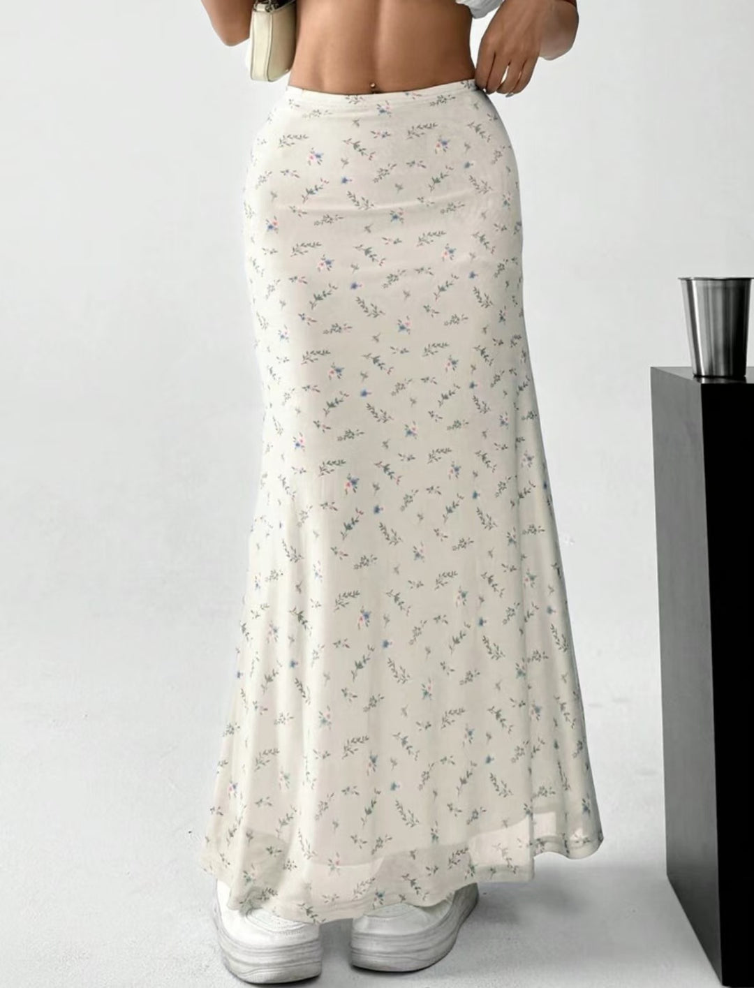 Damen Langrock mit floralen Motiven und fließendem Schnitt Drune