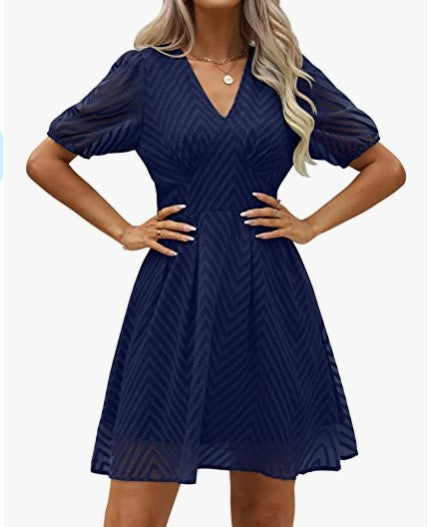 Damen Kleid mit gepufften ¾-Ärmeln und V-Ausschnitt Drune