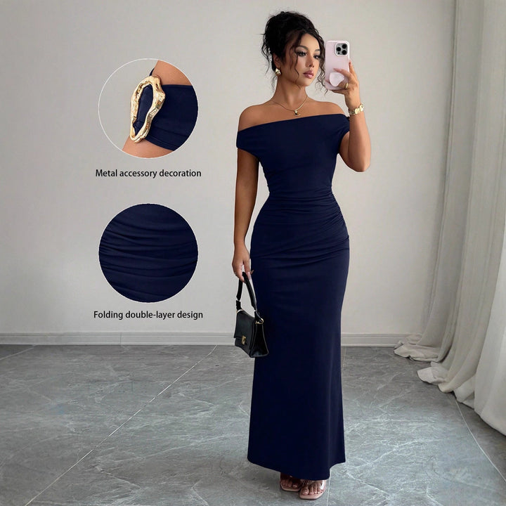 Damen Wickelmaxikleid mit schmalem Schnitt und auffälligen Details Drune
