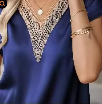 Damen Satin Bluse mit elegantem V-Ausschnitt und raffinierten Spitzenakzenten Drune