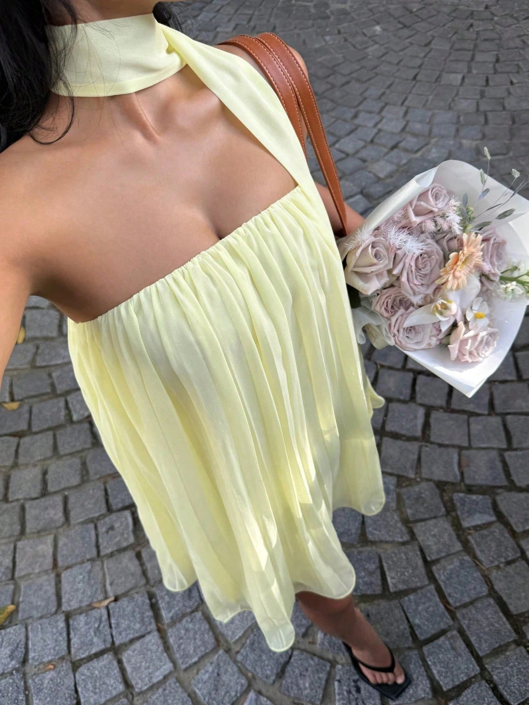 Damen kurzes Sommerkleid mit elegantem Bindegürtel und fließendem Design Drune