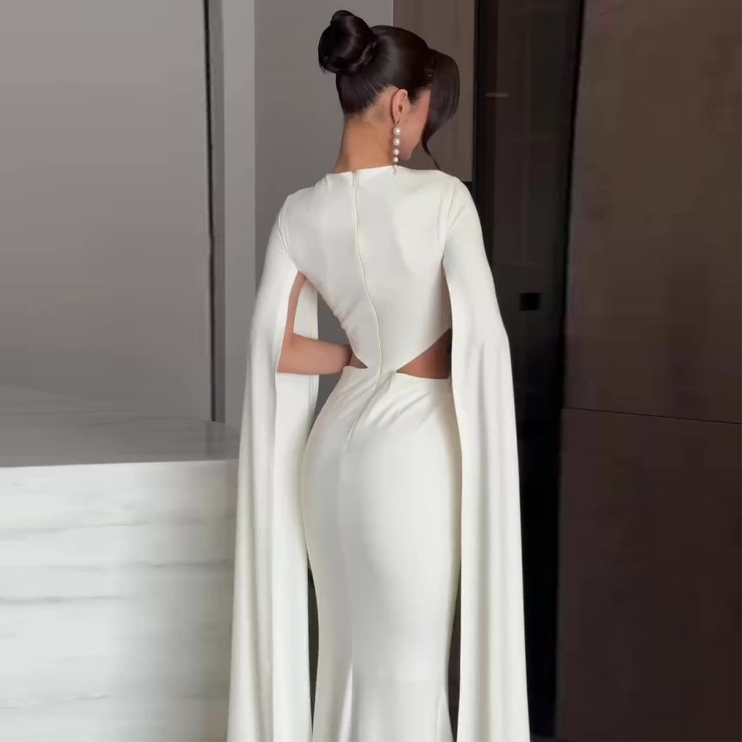 Damen Elegantes Abendkleid mit innovativem Cut-Out und dramatischem Cape Drune