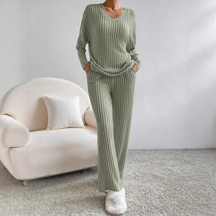 Damen gemütlicher Strickanzug im modernen Rippdesign Drune