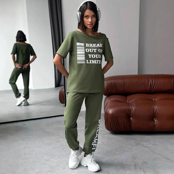 Damen Sportlicher Lounge-Anzug mit modischen Cut-Out-Ärmeln und Statement-Druck Drune