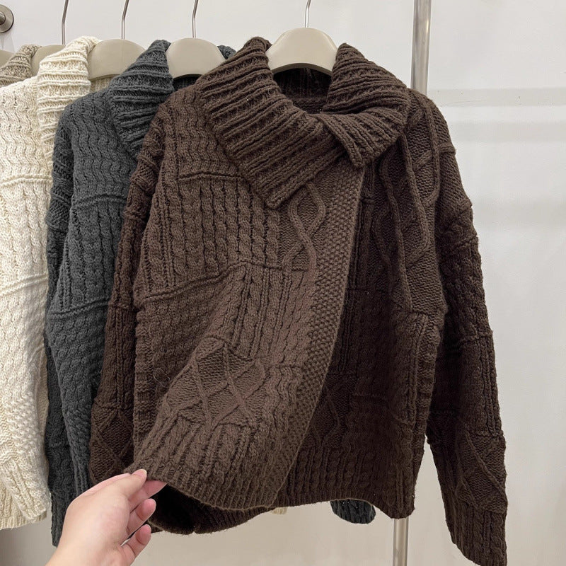 Damen Grobstrickjacke mit hochstehendem Kragen und einzigartigen Zopfmustern Drune
