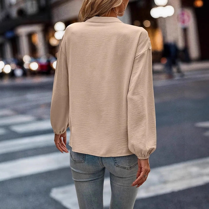 Damen Bluse mit eleganten Rüschendetails und durchgängiger Knopfleiste Drune