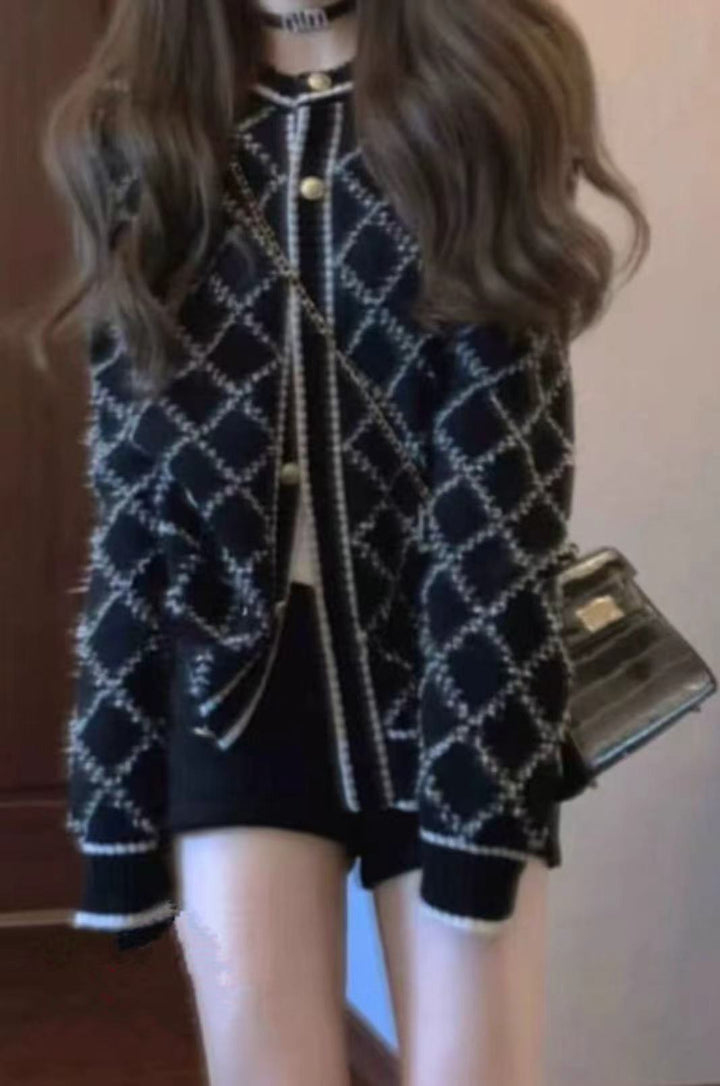 Damen modischer Strickcardigan mit eleganter Rautenmusterstruktur und goldenen Knöpfen Drune